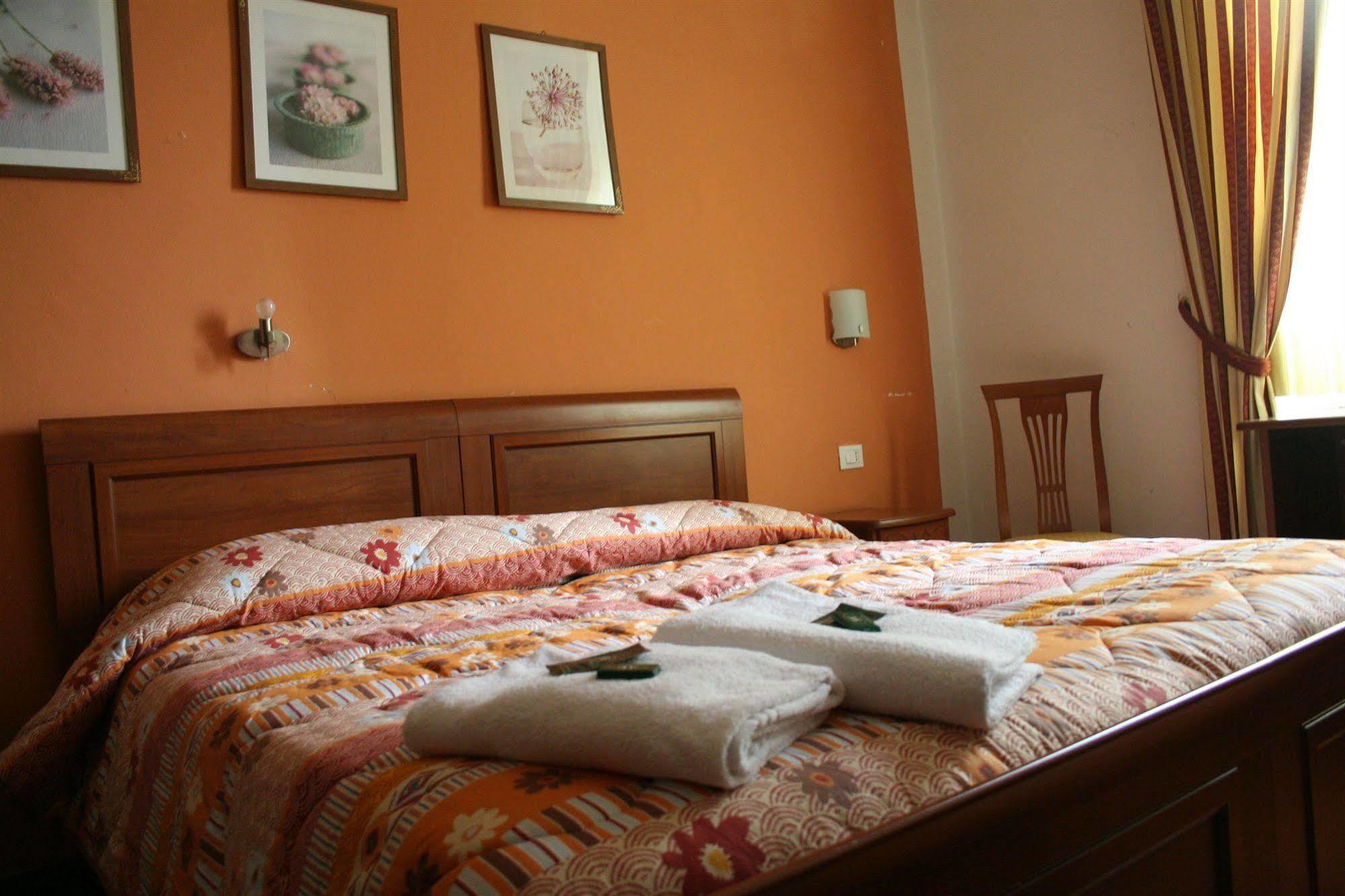 Hotel Edy Milan Luaran gambar