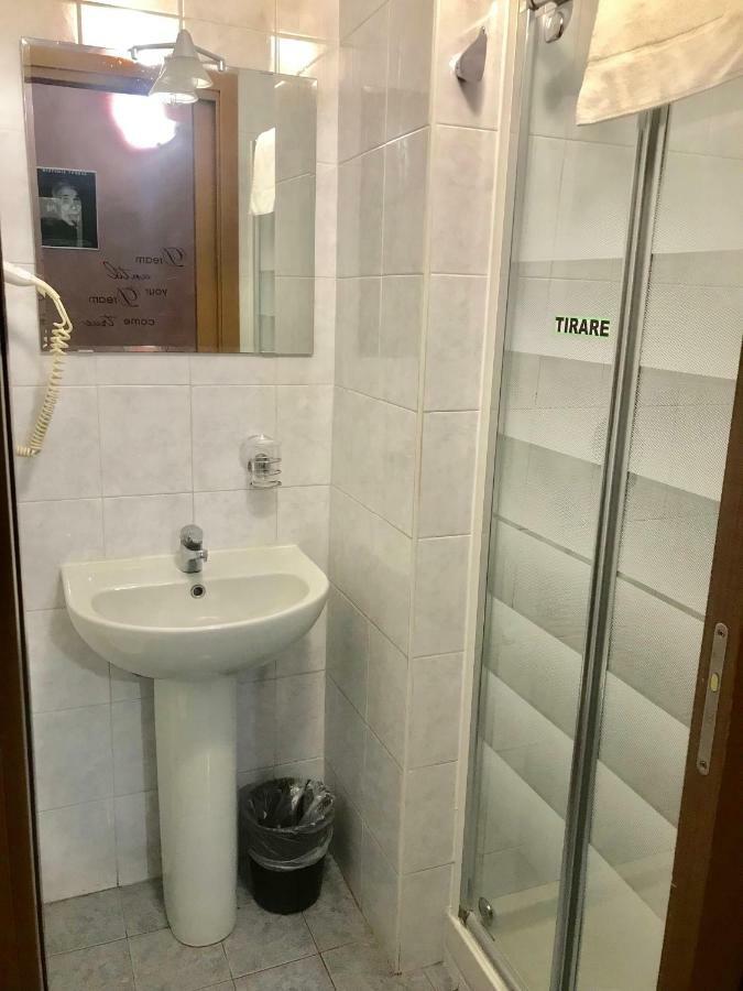 Hotel Edy Milan Luaran gambar